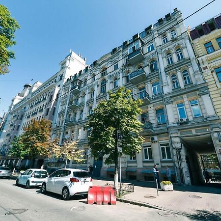 Vip Near Premier Palace & Arena City Киев Екстериор снимка