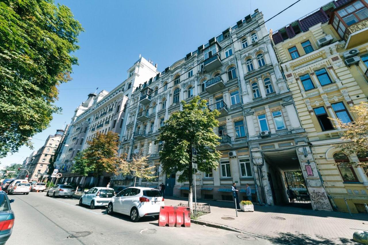 Vip Near Premier Palace & Arena City Киев Екстериор снимка