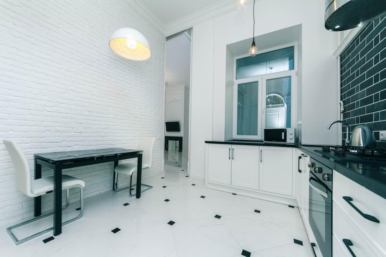Vip Near Premier Palace & Arena City Киев Екстериор снимка