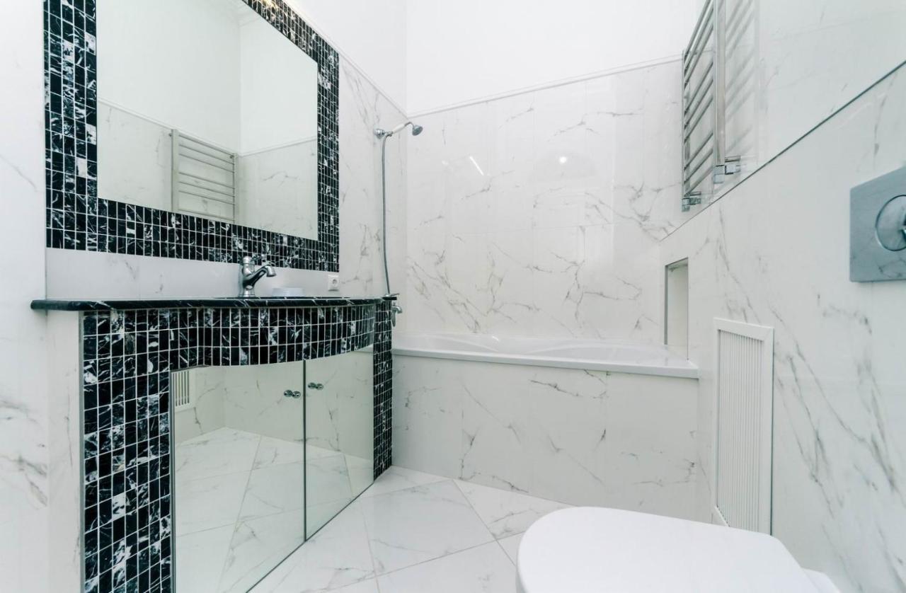 Vip Near Premier Palace & Arena City Киев Екстериор снимка