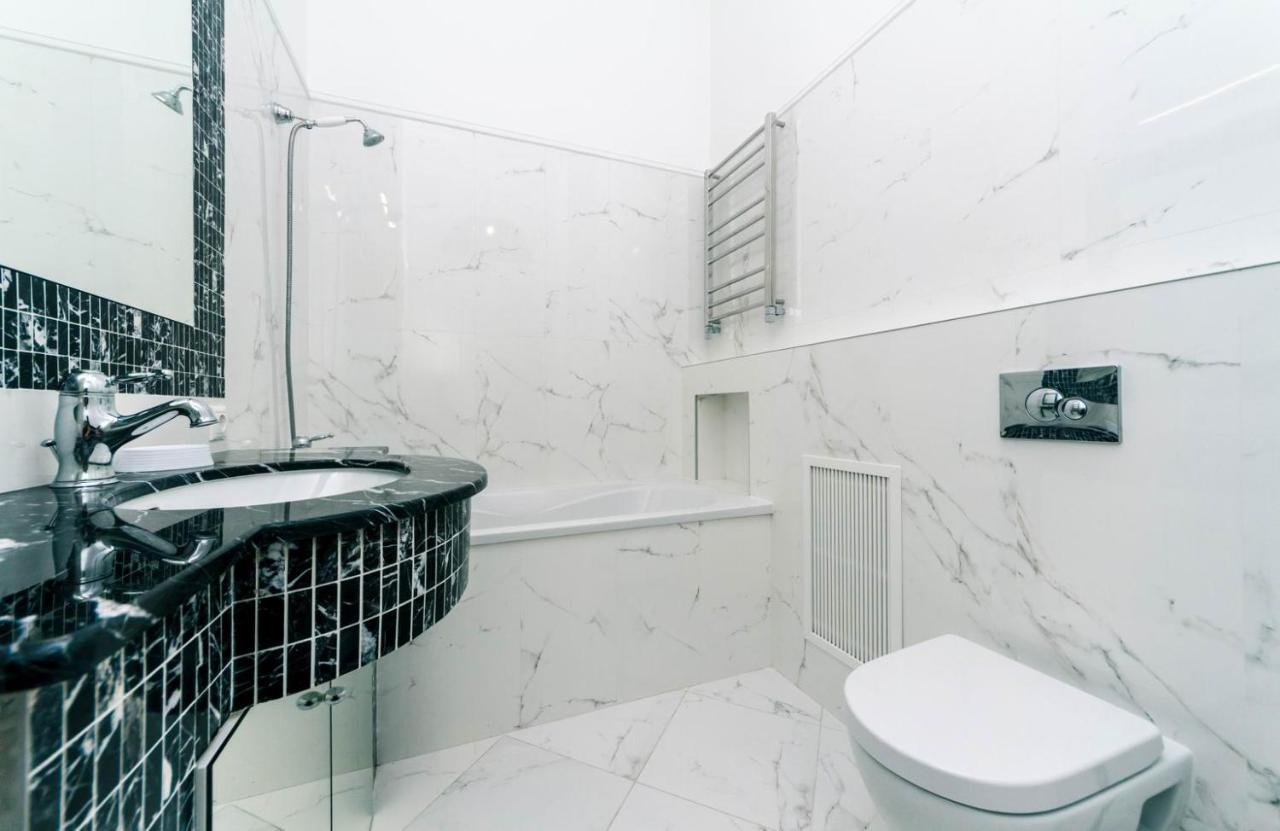 Vip Near Premier Palace & Arena City Киев Екстериор снимка